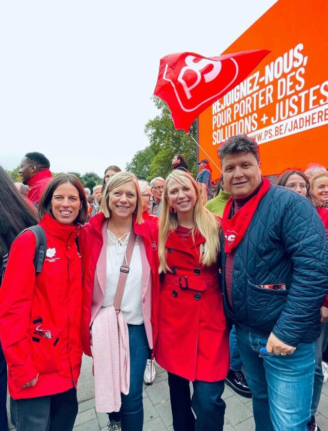 📸 Camera Roll d’une véritable marée humaine aujourd’hui à Bruxelles 🌊✊👐 Une belle mobilisation collective où j’ai pu retrouver mes collègues du groupe @les_socialistes_wallons et du @ps_luxembourg pour montrer tout notre soutien aux étudiants, aux travailleurs, aux associations venues en masse pour clamer une autre politique par ces gouvernements. Prochaine étape : le Parlement de Wallonie, pour poursuivre le combat 💪🔥❌ Quand on touche à ton minerval tes primes de nuit, ta pension, l’école de tes enfants ou encore tes factures du quotidien, c’est ton pouvoir d’achat qu’on fragilise.✊ Ce pays repose sur celles et ceux qui font tourner la société chaque jour. Il est temps que les efforts soient enfin partagés équitablement. Restons unis et déterminés.#Mobilisation #PS #Wallonie #Solidarité #PouvoirDAchat #JusticeSociale #Bruxelles #Ensemble #ActionCollective #faisonsbloc