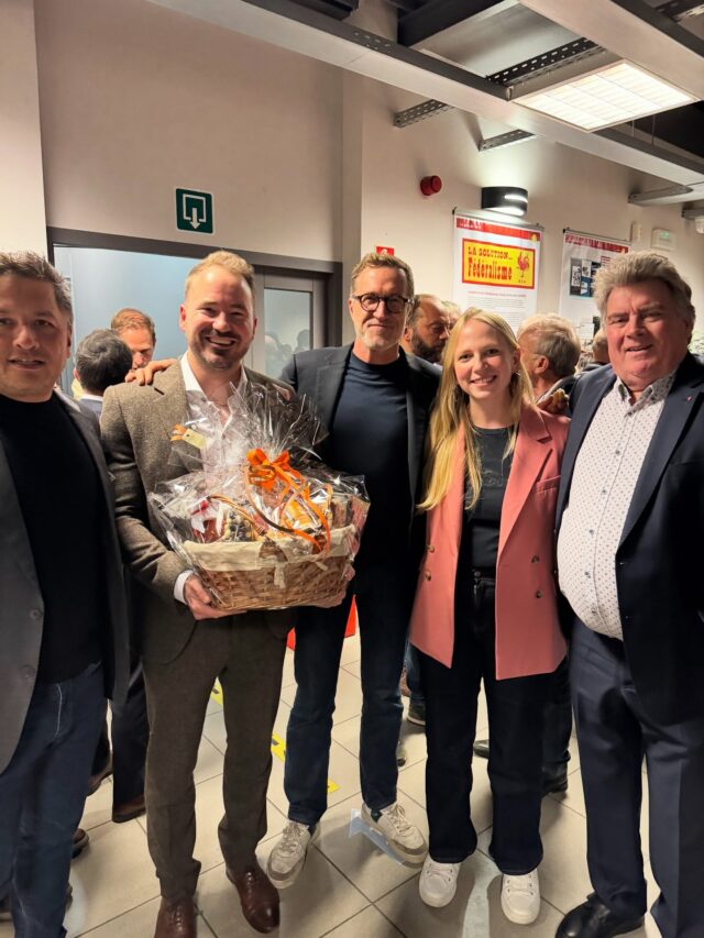 Merci à toutes et tous pour vos chaleureux messages à l’occasion de mes 33 ans 🥳Un anniversaire pas comme les autres, célébré lors de la soirée de congrès du PS Lux à Libramont, en présence de Paul Magnette 🇧🇪 pour un débat sans tabou sur les priorités des prochaines semaines.👥 Une salle comble, de nouvelles personnes qui nous rejoignent… 🗣️ et bientôt des panels citoyens pour entendre votre voix et construire ensemble l’avenir.📩 Envie de participer ? Contactez-nous !#PSLuxembourg #DébatCitoyen #PanelsCitoyens #Engagement #Merci #Libramont #Politique #Ensemble