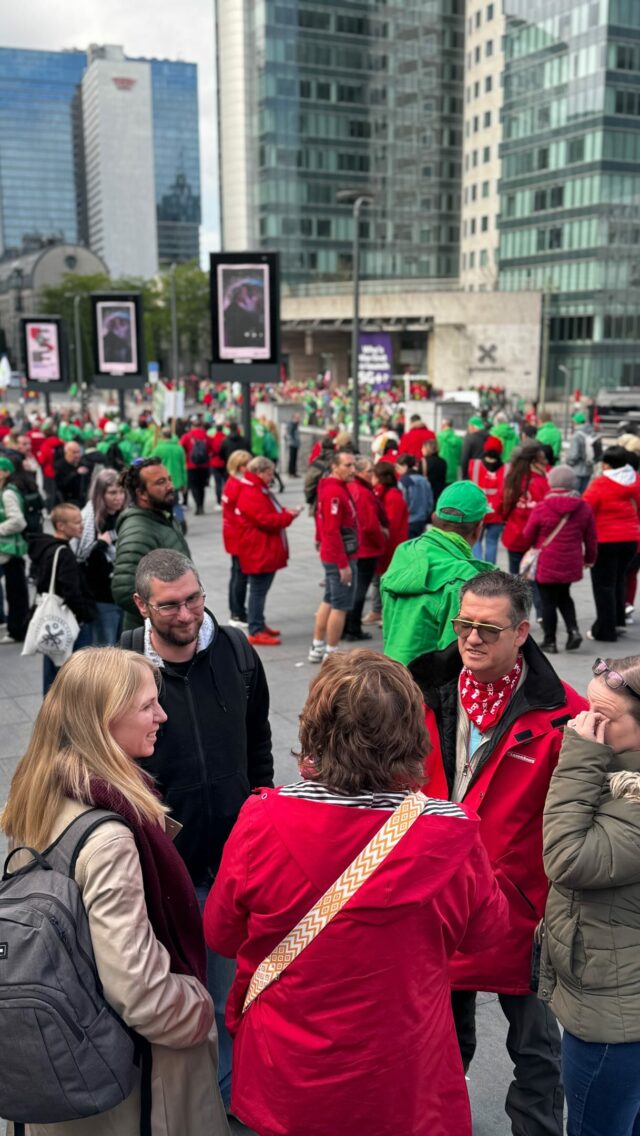 Ce matin, j’étais dans les rues à Bruxelles aux côtés des travailleurs et des travailleuses ✊

Parce que pendant que les ministres laissent exploser les prix 📈, décident d’augmenter le minerval 🎓 et restent passifs face à la crise de l’énergie ⚡, ce sont les gens qui paient la facture 💸

Travailleurs, pensionnés, étudiants, associations : toutes et tous s’appauvrissent et ne se sentent pas entendus par ces Gouvernements MR/Engagés.
La mobilisation est légitime. Elle est nécessaire et elle continuera de résister ✊🔥

#Mobilisation #JusticeSociale #Terrain