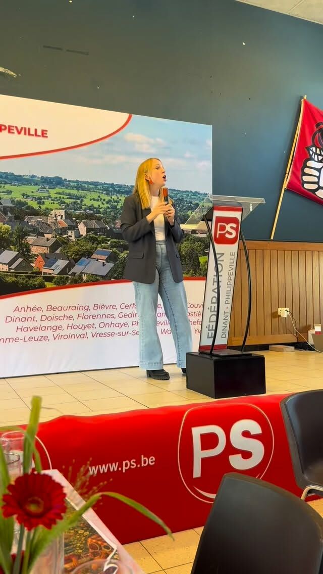 👉 1 offre d’emploi pour 7 demandeurs en Wallonie. Voilà la réalité du marché du travail aujourd’hui 📉

Et parmi les offres disponibles, seules 13 % sont en CDI. Le reste ? Des contrats précaires, temporaires, instables.

En un an, le nombre de demandeurs d’emploi a encore augmenté de 30.000 personnes en Wallonie 📊

C’est le résultat des nouvelles politiques de l’emploi qui fragilisent et excluent. 

Pendant que les chiffres s’aggravent, la précarité, elle, s’installe durablement dans la vie des travailleurs wallons ⚠️

#Wallonie #Emploi #CDI #Précarité #MarchéDuTravail