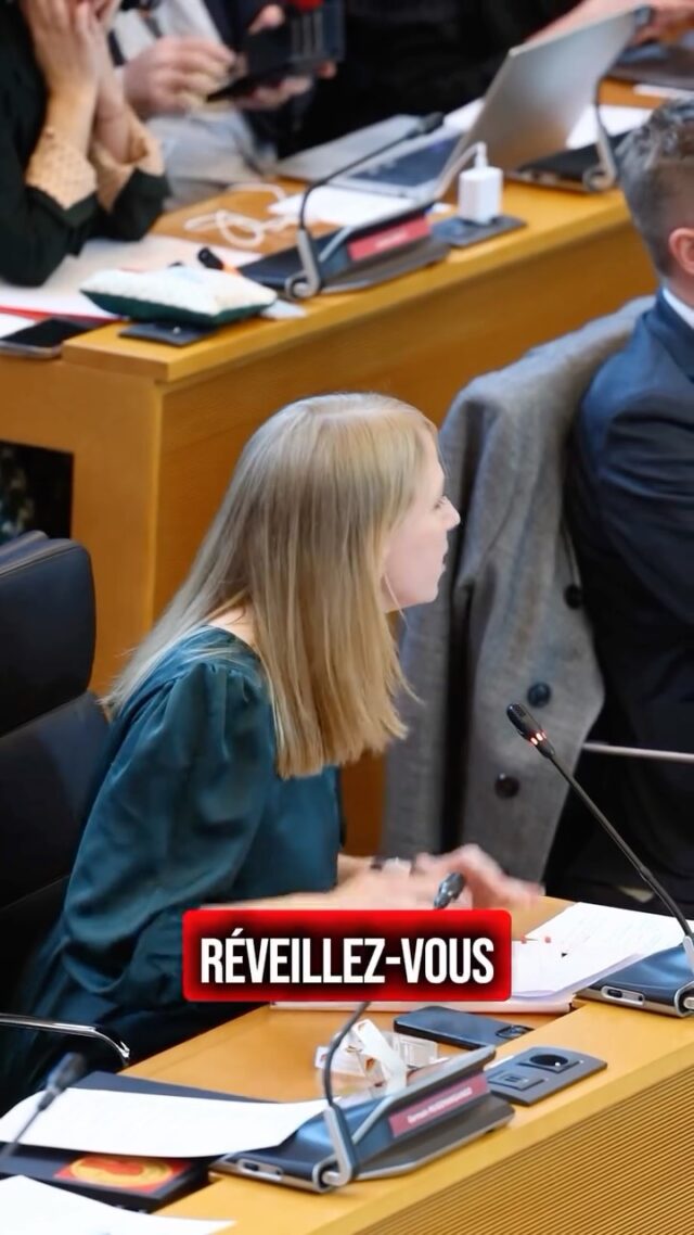 Monsieur le Ministre, RÉVEILLEZ-VOUS ‼️

Les grèves des TEC sont terminées. Mais les problèmes, eux, ne le sont pas ‼️

📌 Ce qui arrive maintenant sur la table des TEC :
➡️ Un nouveau Contrat de Service Public : des bus performants, un service fiable, plus de sécurité pour les usagers comme pour le personnel ;

➡️ La “taxe sur l’oubli” : jusqu’à 10 € d’amende pour un abonné qui oublie son titre de transport. Une ineptie à corriger ;

➡️ Les tarifs : une vraie politique tarifaire, juste et cohérente, en zone urbaine comme en zone rurale. Une politique qui renforce l’attractivité du service, mais aussi la justice sociale, en maintenant les abonnements à 1 € par mois pour celles et ceux qui en ont le plus besoin. L’attractivité tarifaire, c’est aussi l’attractivité du service ;

➡️ La sous-traitance : son recours accru pose de vraies questions de qualité de service, de conditions de travail, de maîtrise publique de l’offre et de cohérence territoriale ;

➡️ Les zones rurales :
• Le TEC à la demande, soutenu par le ministre, peine à faire ses preuves dans les zones testées.
• À l’inverse, le FlexiTEC, abandonné après notre intervention, montre que d’autres choix étaient possibles.

🚍 Les TEC ne peuvent pas être gérés à coups de rustines !

👉 Service public performant, dialogue social, respect des usagers et du personnel : il est temps de remettre tout ça sur les rails.

#tec #pw #parlementwallon #greves #wallonie