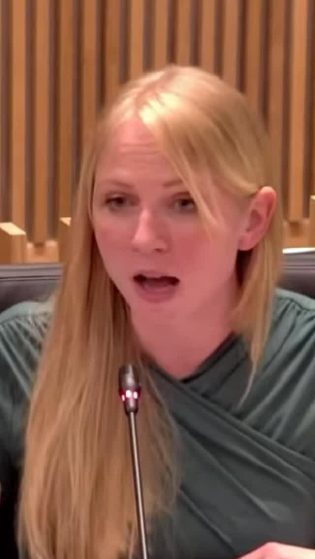 🌾 Les mots choisis en disent long : mutualiser, rationaliser… puis supprimer.
Voilà la vision du gouvernement MR & Engagés pour notre agriculture.
Derrière les discours, ce sont des exploitations familiales, des emplois locaux et notre souveraineté alimentaire qui sont menacés.

Le PS défendra toujours une agriculture humaine, durable et vivante. 🌱

#agriculture #solidarité #PS #ruralité #madeinBelgium #PW #ParlementWallonie #Wallonie