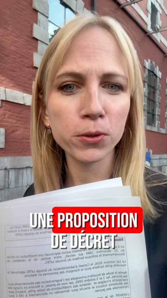 🚨 Le Ministre Desquesnes veut baisser les tarifs du TEC ? VRAIMENT ?

Après avoir fait exploser les prix, le voilà qui prétend vouloir les faire baisser. Mais les déclarations ne suffisent pas : les Wallons ont besoin d’actes, pas de promesses !

Alors, prenons-le au mot. S’il veut réellement revenir à des tarifs décents, qu’il assume ses responsabilités et qu’il se donne les moyens de revenir sur sa propre décision.

👉 C’est tout le sens de la proposition de décret que j’ai déposée au Parlement wallon : lui permettre de reprendre pleinement la main sur les tarifs et de concrétiser les intentions qu’il affiche aujourd’hui.
Car derrière ces décisions, il y a des milliers de Wallons qui vont devoir payer beaucoup plus cher pour se déplacer.

📈 Pour les jeunes, l’abonnement à 12 € par mois pourrait passer à 180 €, voire 348 € selon la formule. Dans le meilleur des cas, c’est donc 15 fois plus cher !

👵 Pour les seniors, l’abonnement à 12 € par an disparaît lui aussi pour passer à 120 € par an.

Alors, Monsieur le Ministre, si vous voulez VRAIMENT défendre le pouvoir d’achat des Wallons, voici l’occasion de le prouver. Si votre majorité MR-Engagés soutient ce texte, vous aurez TOUTES les cartes en main pour revenir à des tarifs décents. 

➡️ Aux navetteurs des TEC en Wallonie, vous êtes les premiers concernés. Avez-vous déjà pris connaissance de vos nouveaux tarifs pour 2027? Vous en pensez quoi ? Dites-moi en commentaire ⤵️